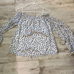 Lilly Pulitzer Off-the-Shoulder Long Sleeve blouse. White w/blue dots. size L.